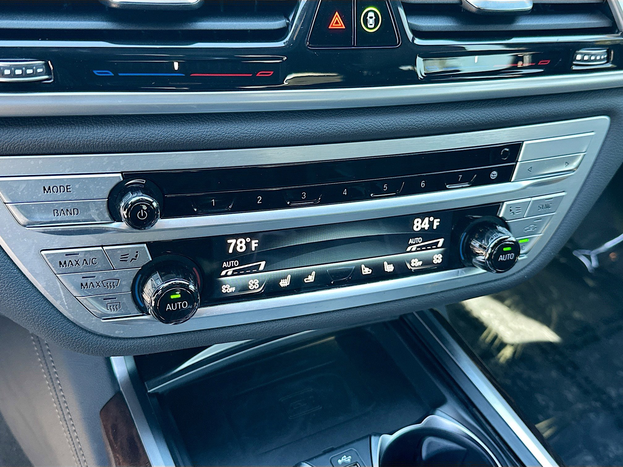 Used 2022 BMW 750i xDrive w/ Executive Package image 16