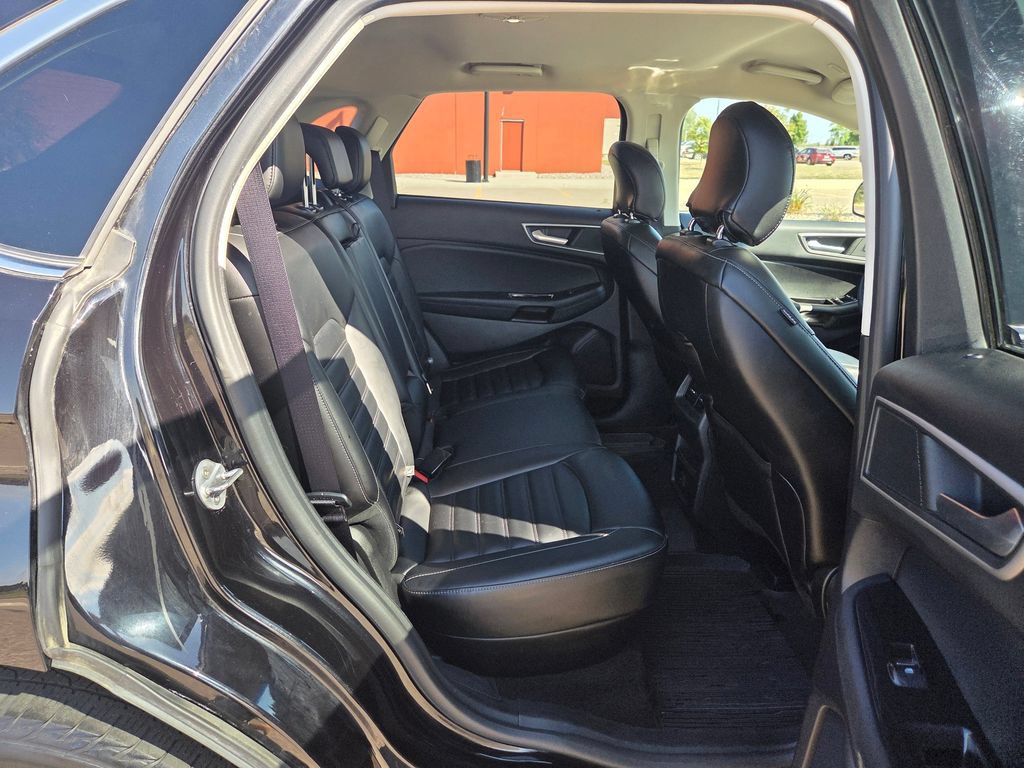 Used 2019 Ford Edge SEL w/ Cold Weather Package AWD/4WD image 37