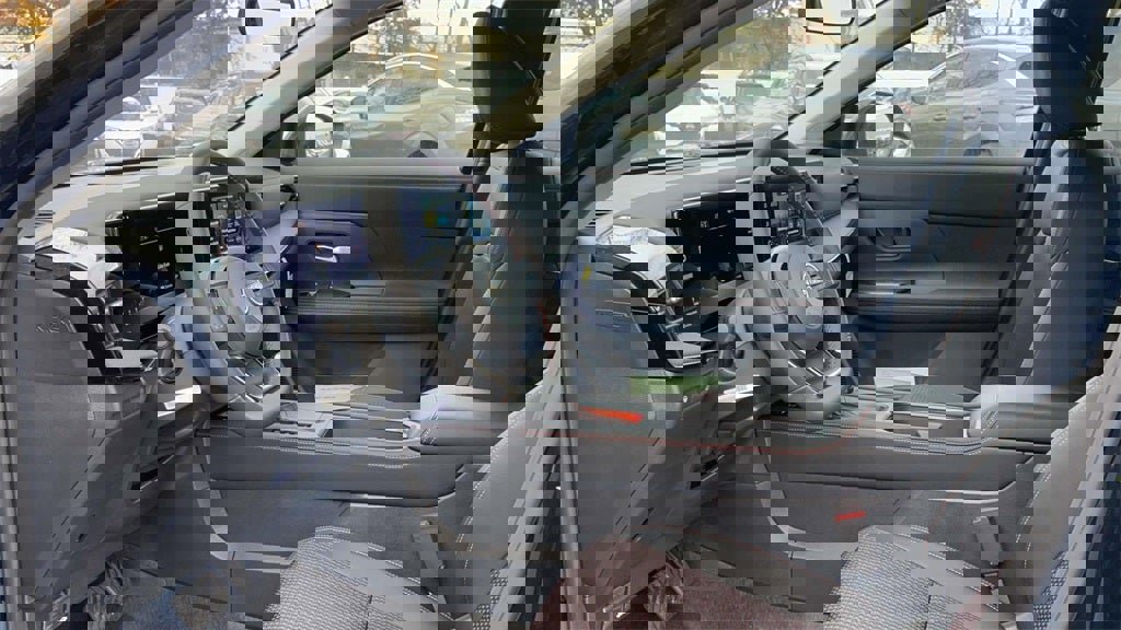 New 2026 Nissan Kicks SR w/ Cold Weather Package image 26