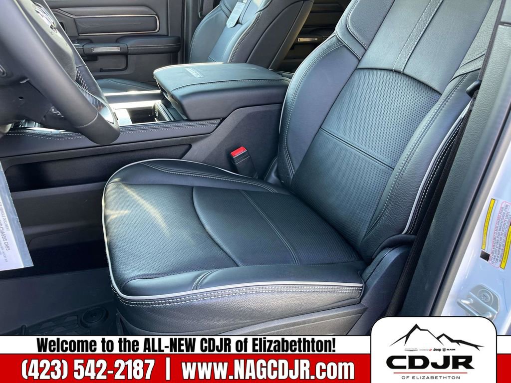 New 2024 RAM 3500 Limited image 26