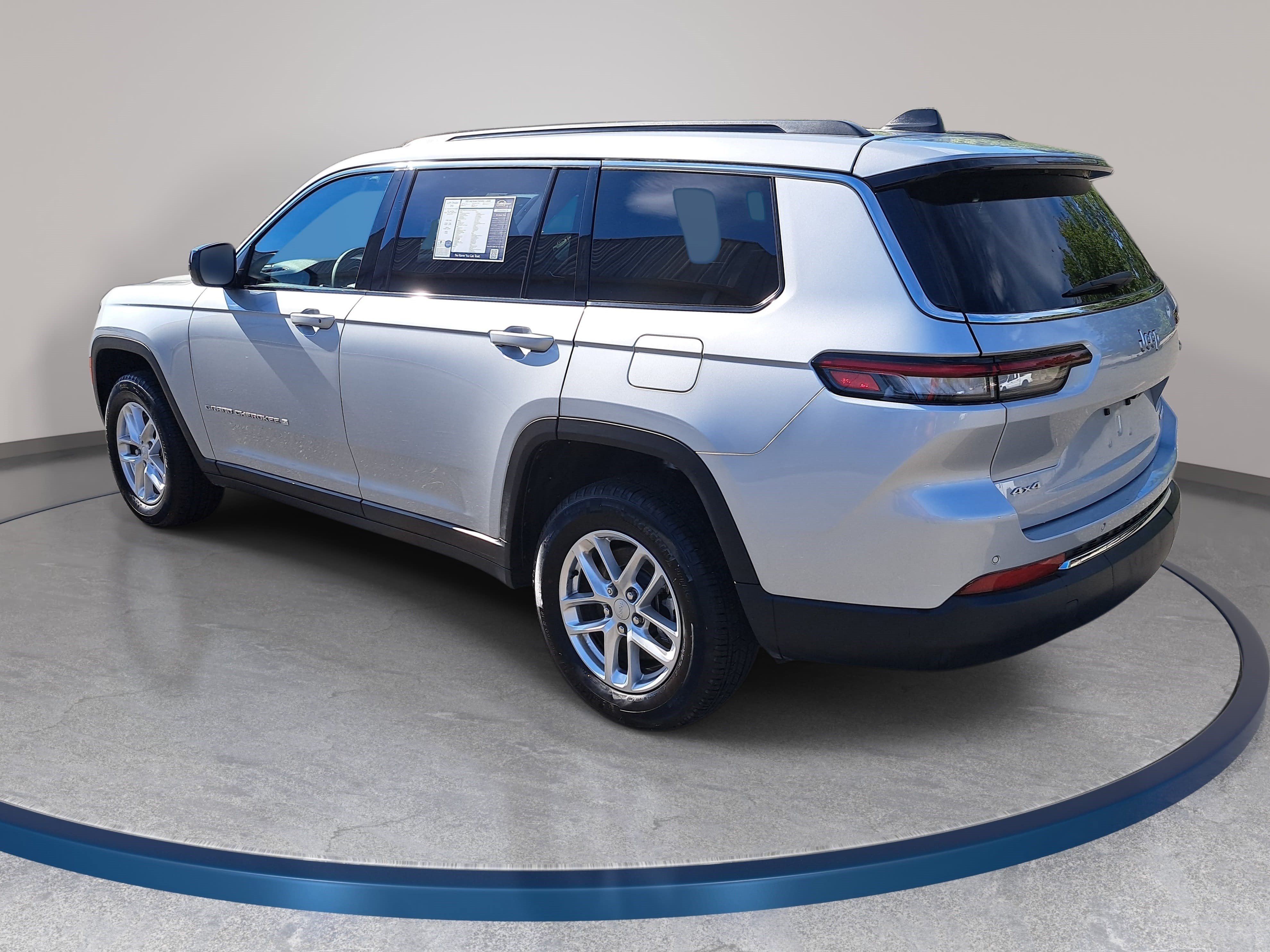 Used 2025 Jeep Grand Cherokee L Laredo w/ Trailer Tow Package AWD/4WD image 7