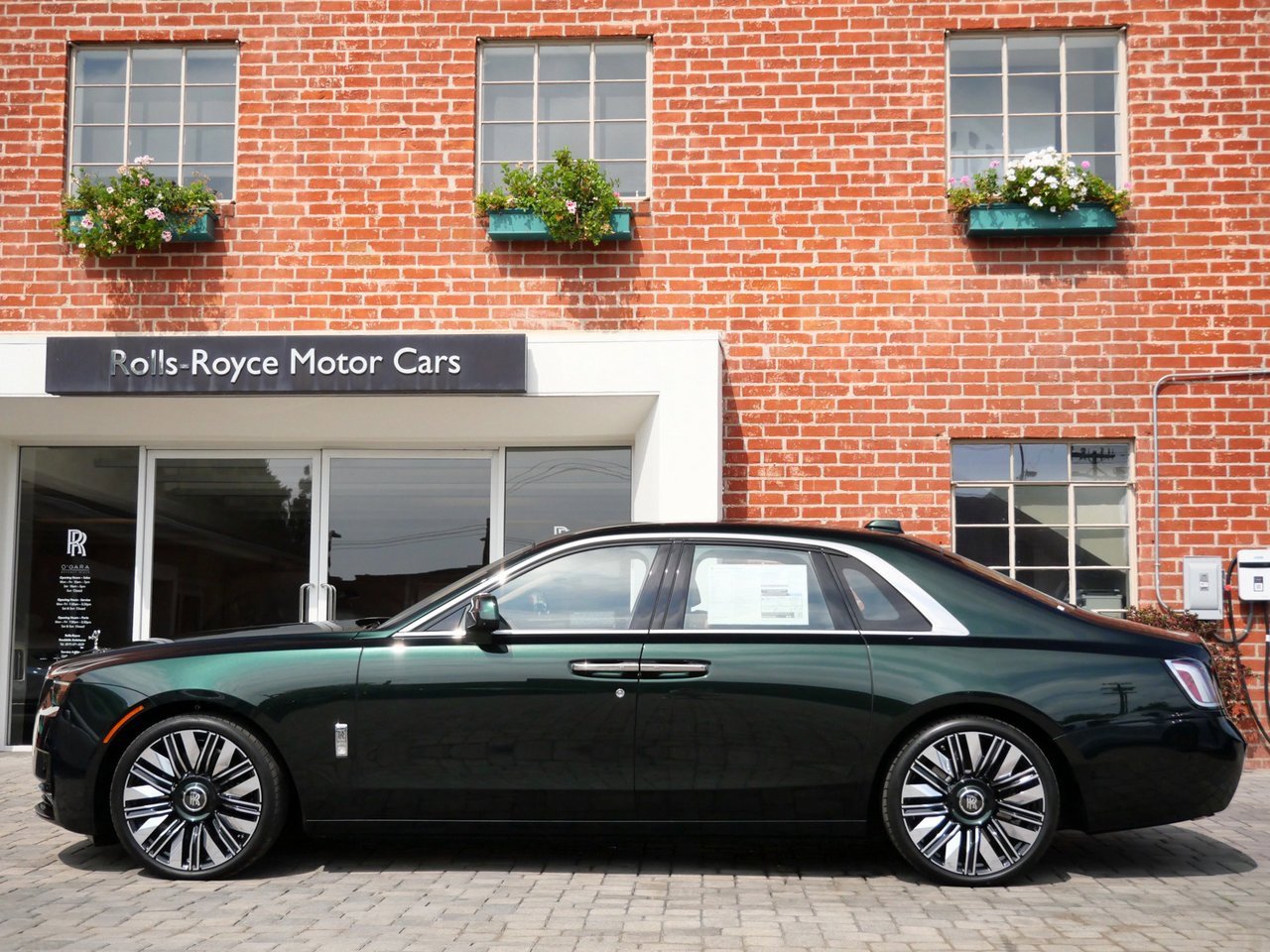 New 2025 Rolls-Royce Ghost image 3