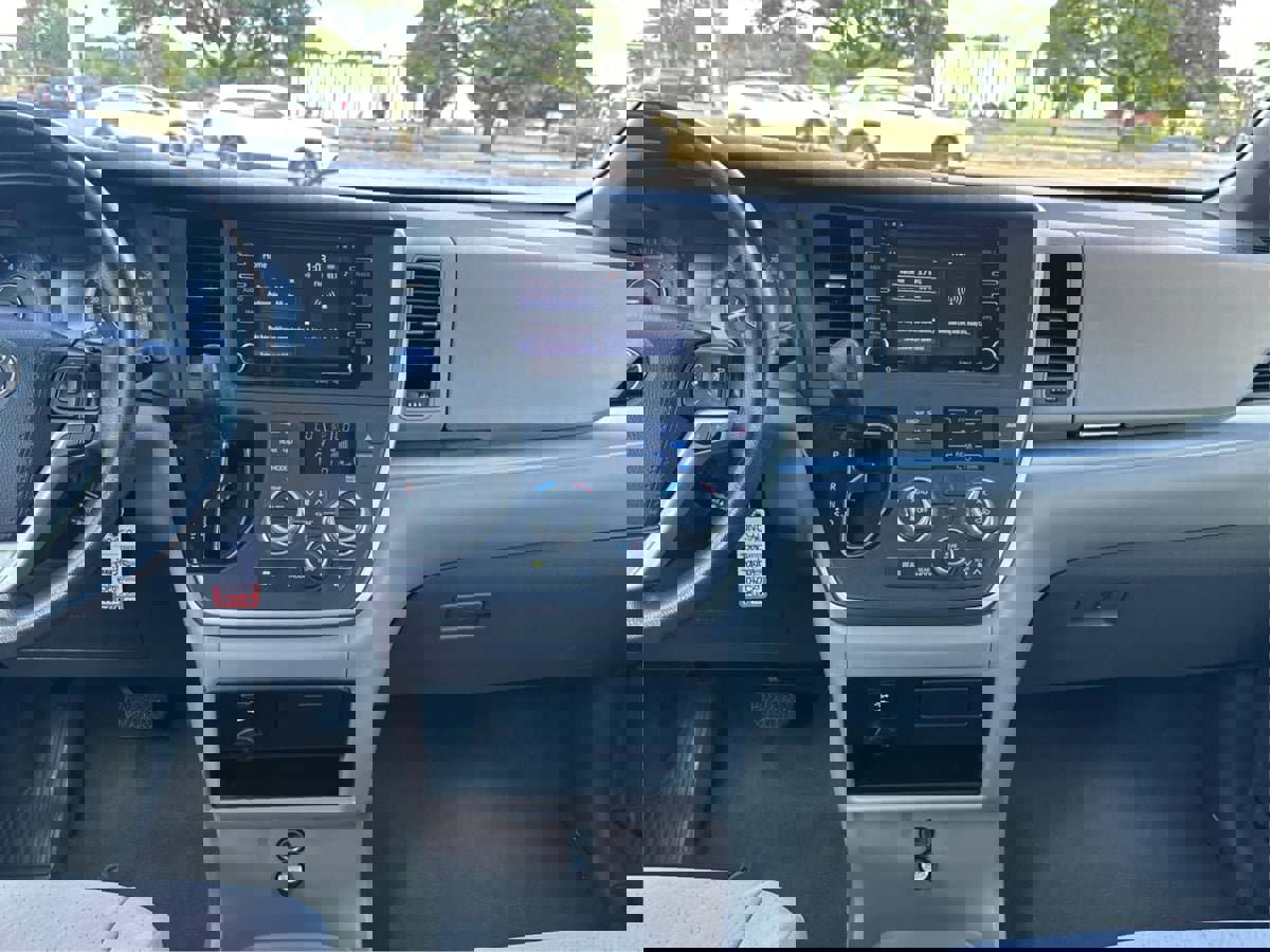 Used 2020 Toyota Sienna LE image 16