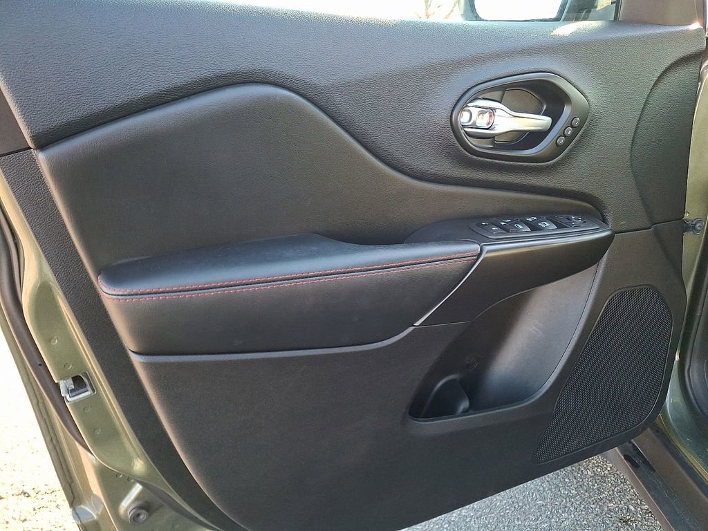 Used 2021 Jeep Cherokee Trailhawk w/ Premium Leather Package image 14