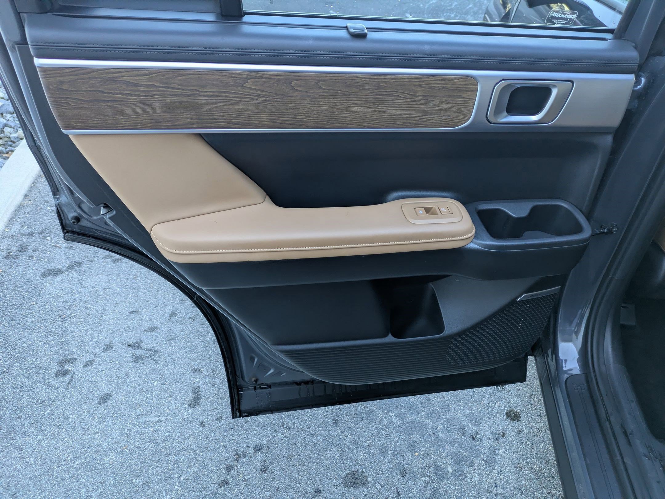 Used 2024 Hyundai Santa Fe Limited image 31