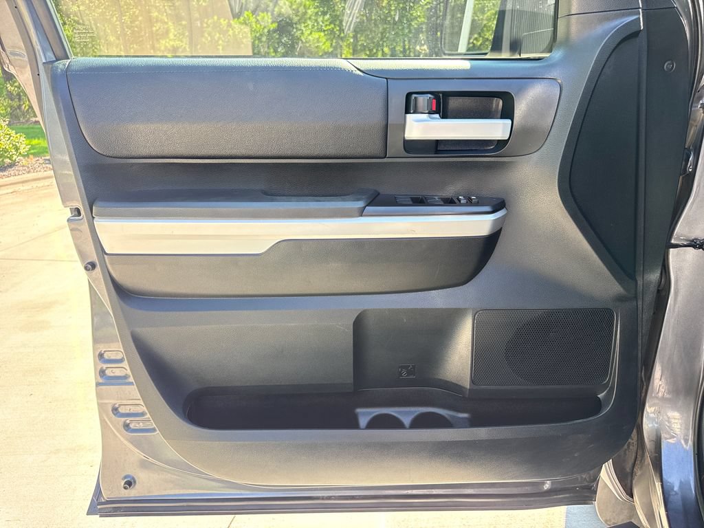 Used 2016 Toyota Tundra SR5 w/ SR5 Upgrade Package AWD/4WD image 13
