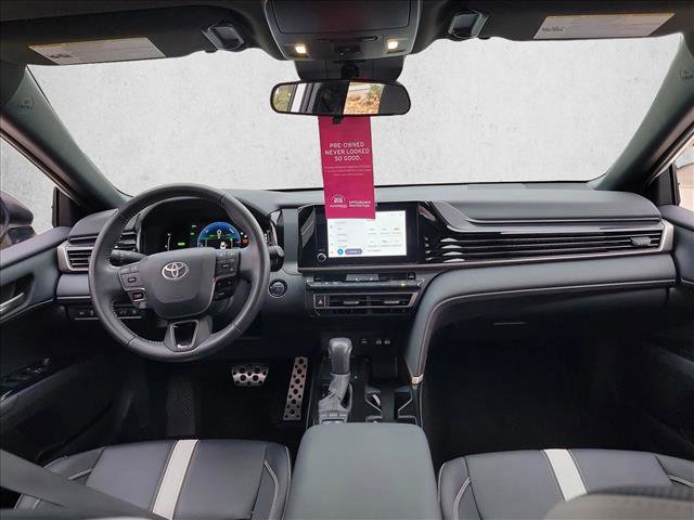Used 2025 Toyota Camry SE image 18
