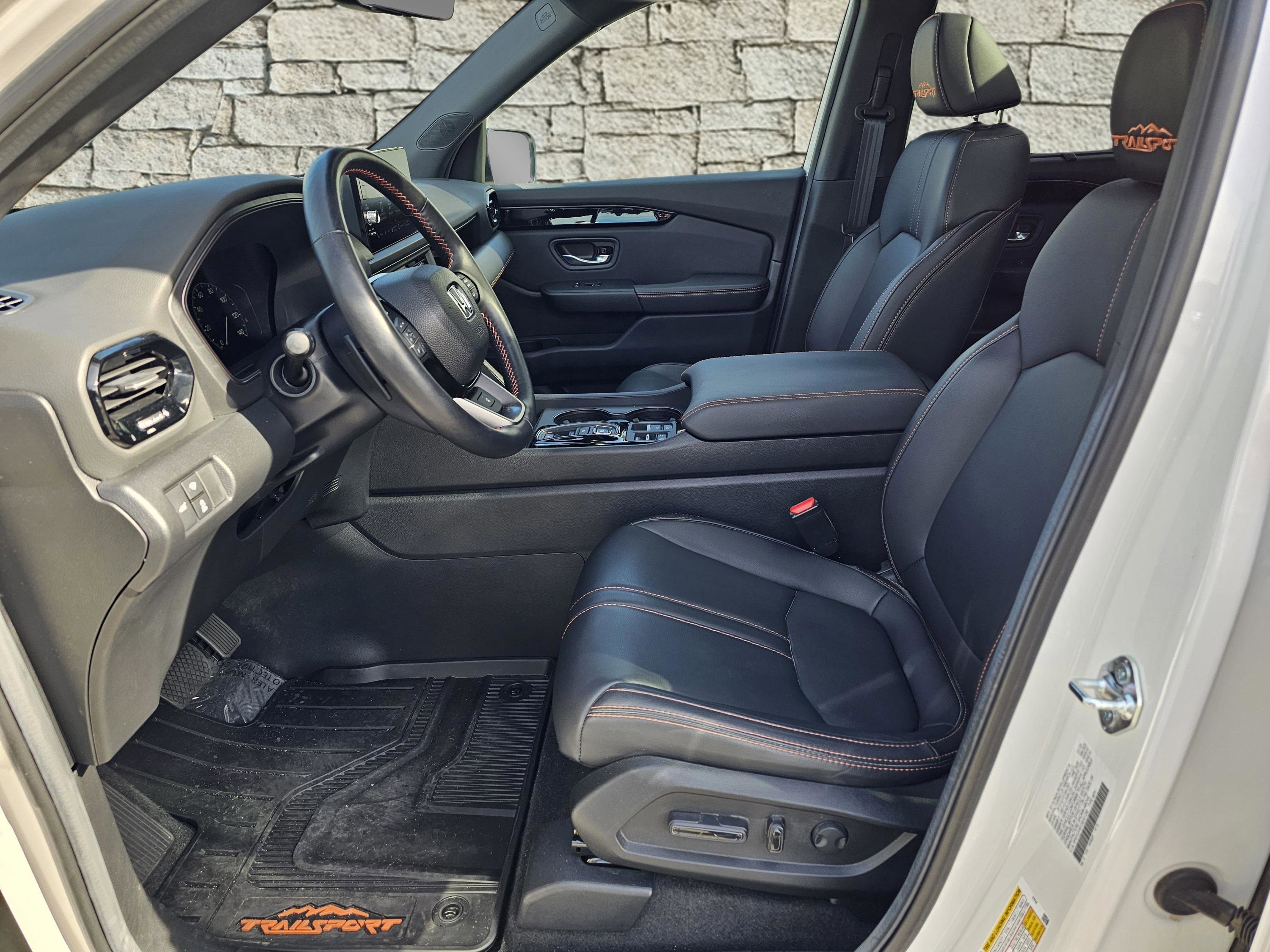 Used 2025 Honda Pilot TrailSport image 13