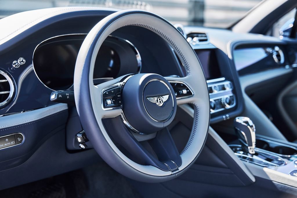 Used 2025 Bentley Bentayga Extended Wheelbase AWD/4WD image 36