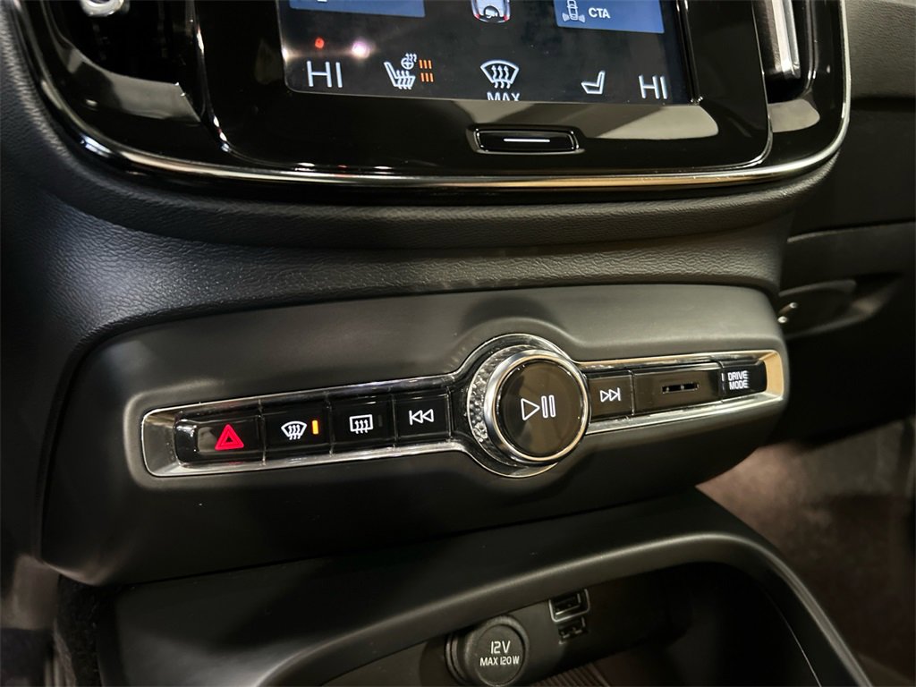 Used 2021 Volvo XC40 T5 Inscription w/ Climate Package image 18