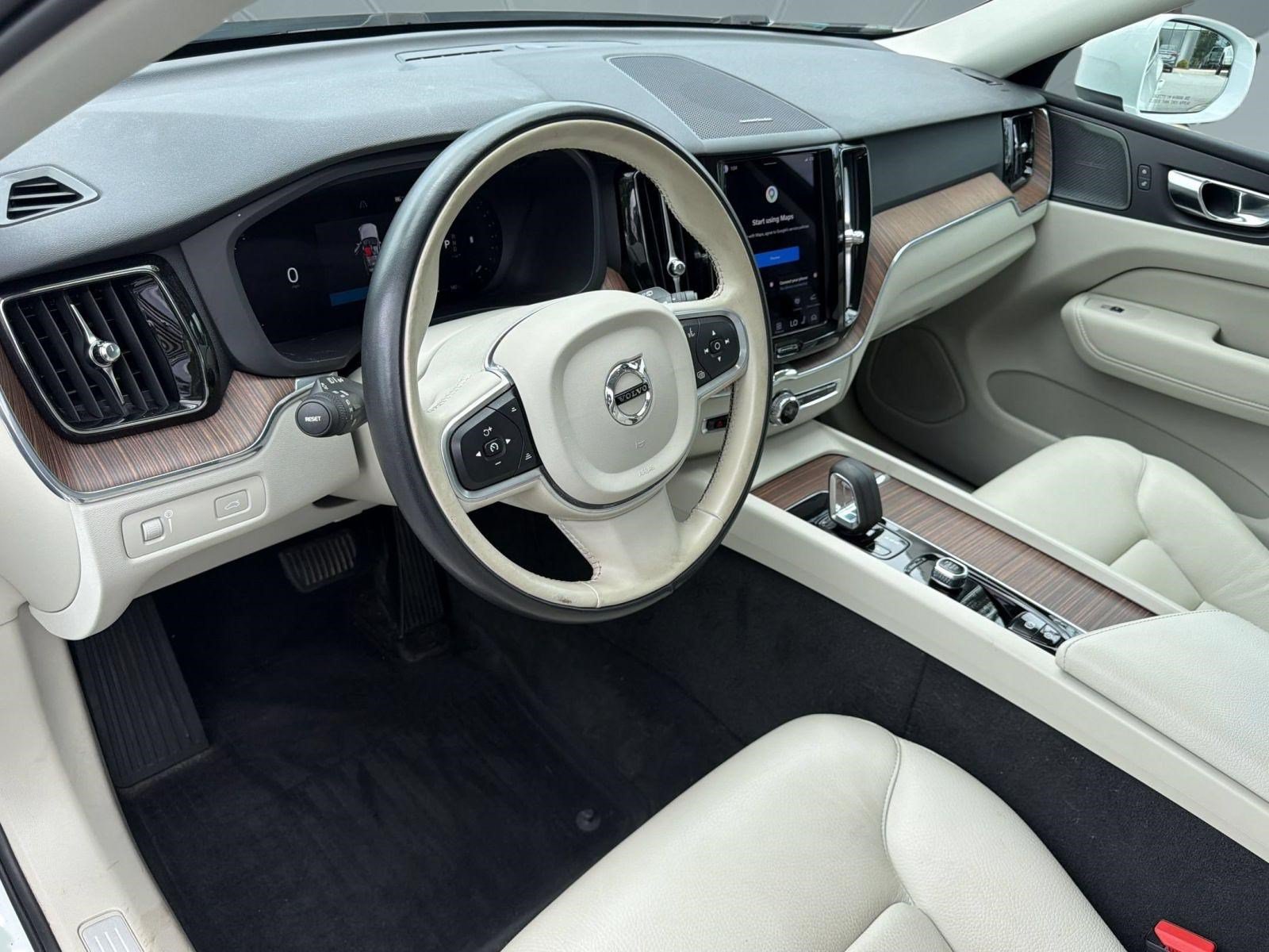 Certified 2022 Volvo XC60 B5 Momentum w/ Climate Package AWD/4WD image 4