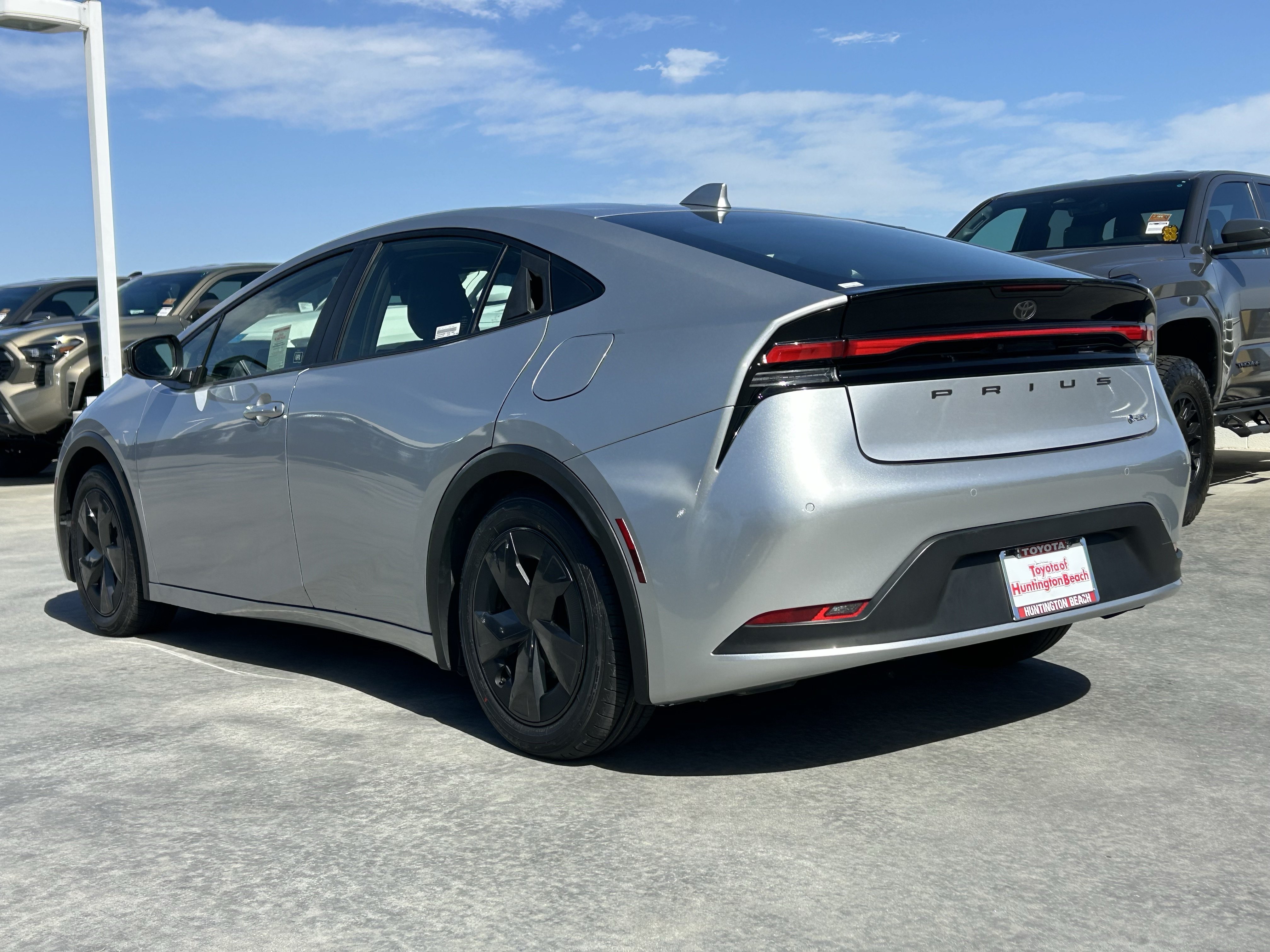Certified 2025 Toyota Prius LE FWD image 5