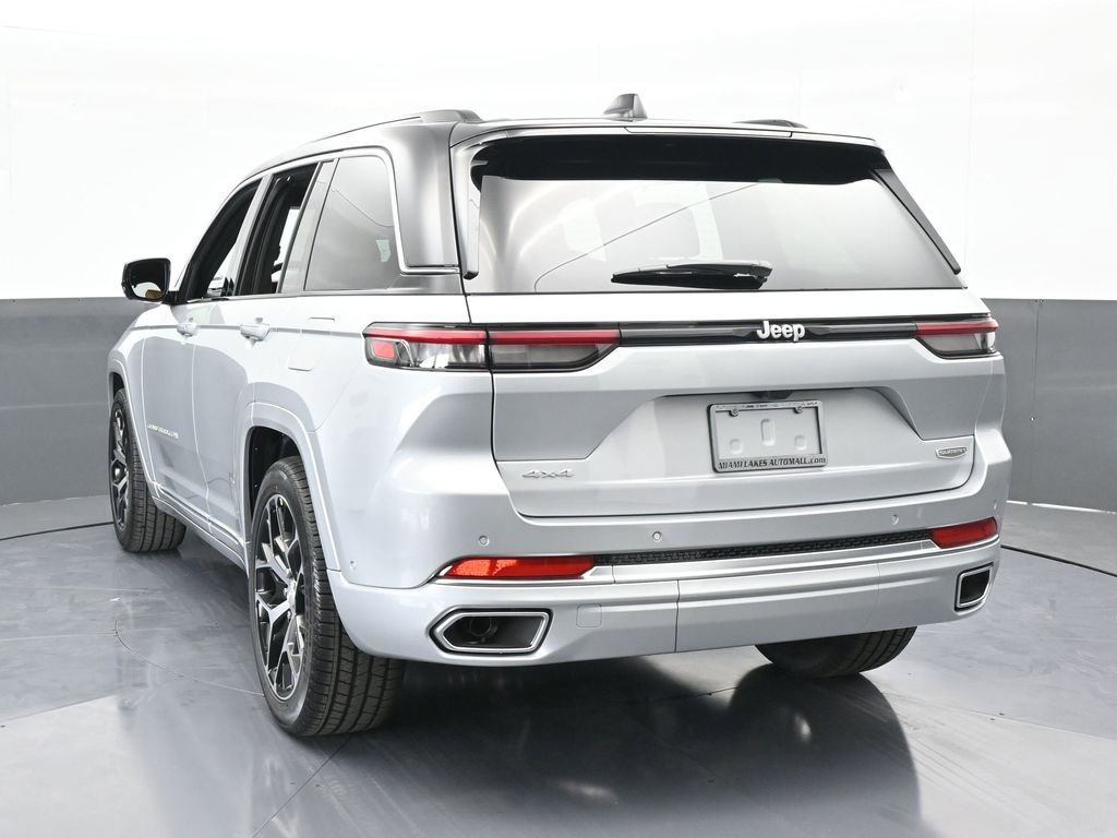 New 2025 Jeep Grand Cherokee Summit image 9