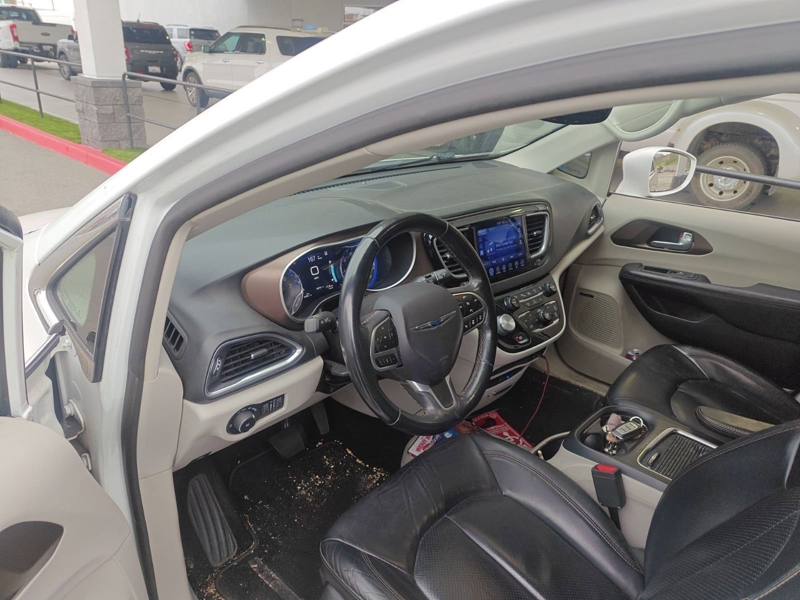 Used 2017 Chrysler Pacifica Touring-L Plus w/ Advanced Safetytec Group image 5