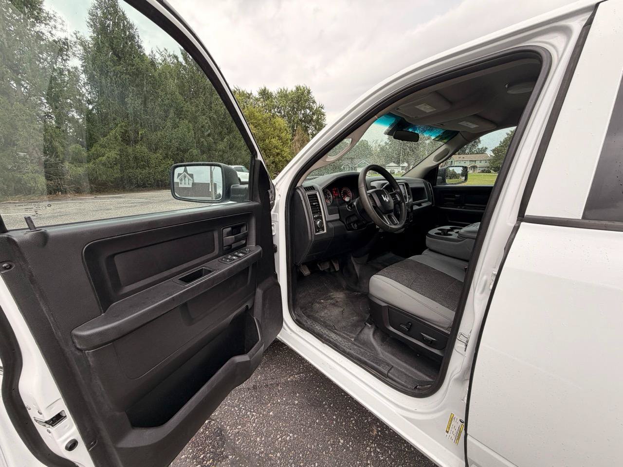 Used 2014 RAM 1500 4x4 Crew Cab image 13