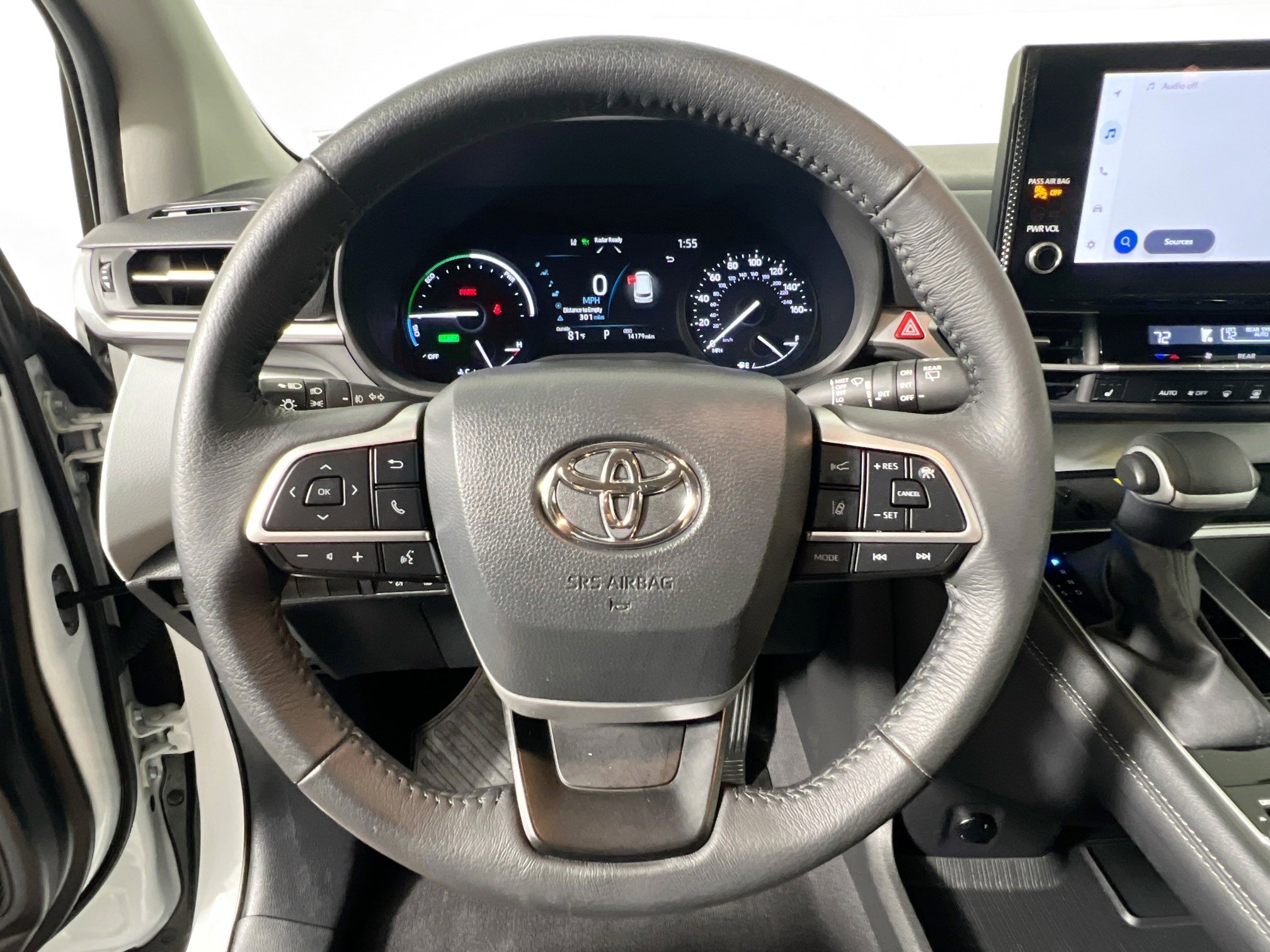 Used 2025 Toyota Sienna XLE FWD image 17