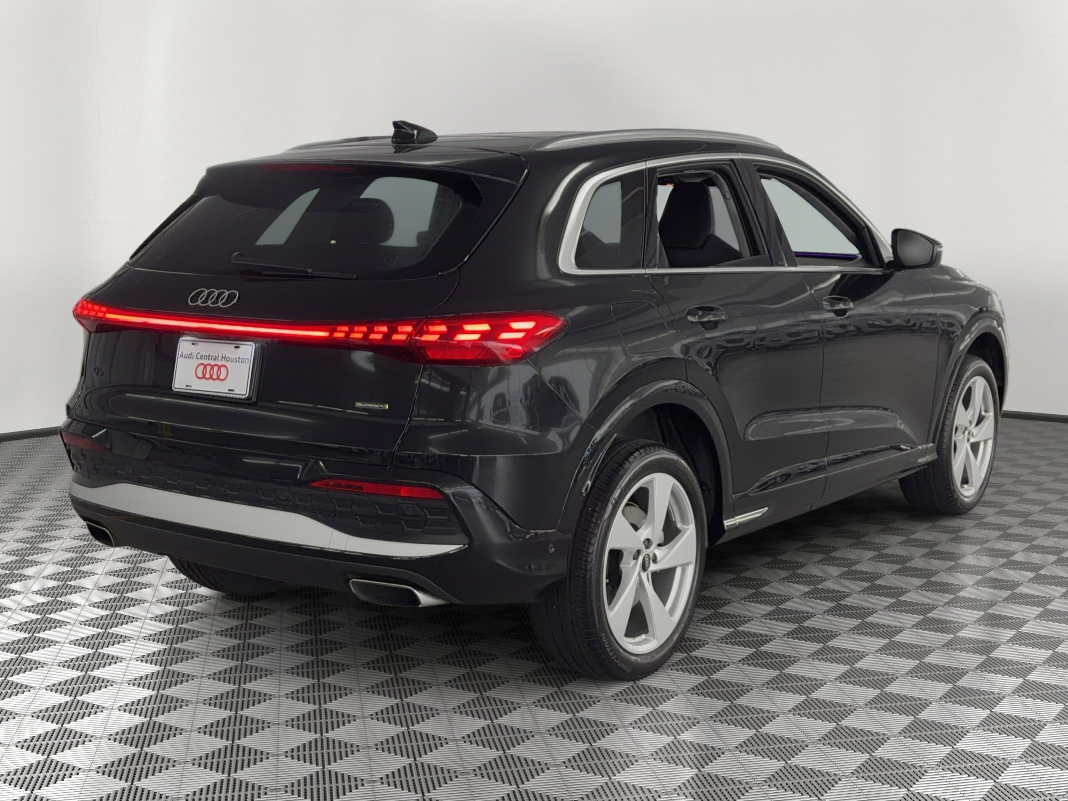 Certified 2025 Audi Q5 Premium Plus w/ Premium Plus image 9