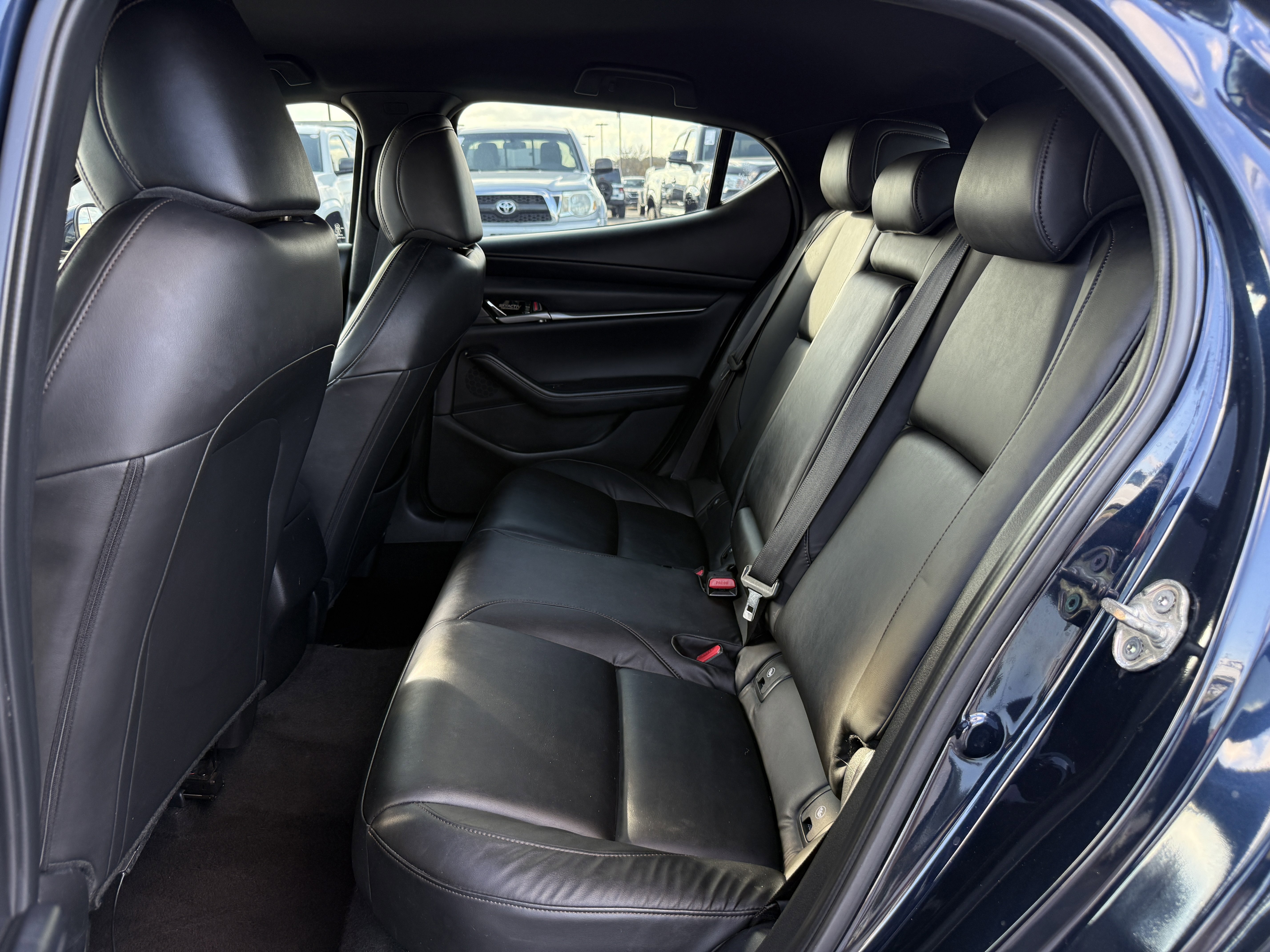 Used 2020 MAZDA MAZDA3 Hatchback image 36