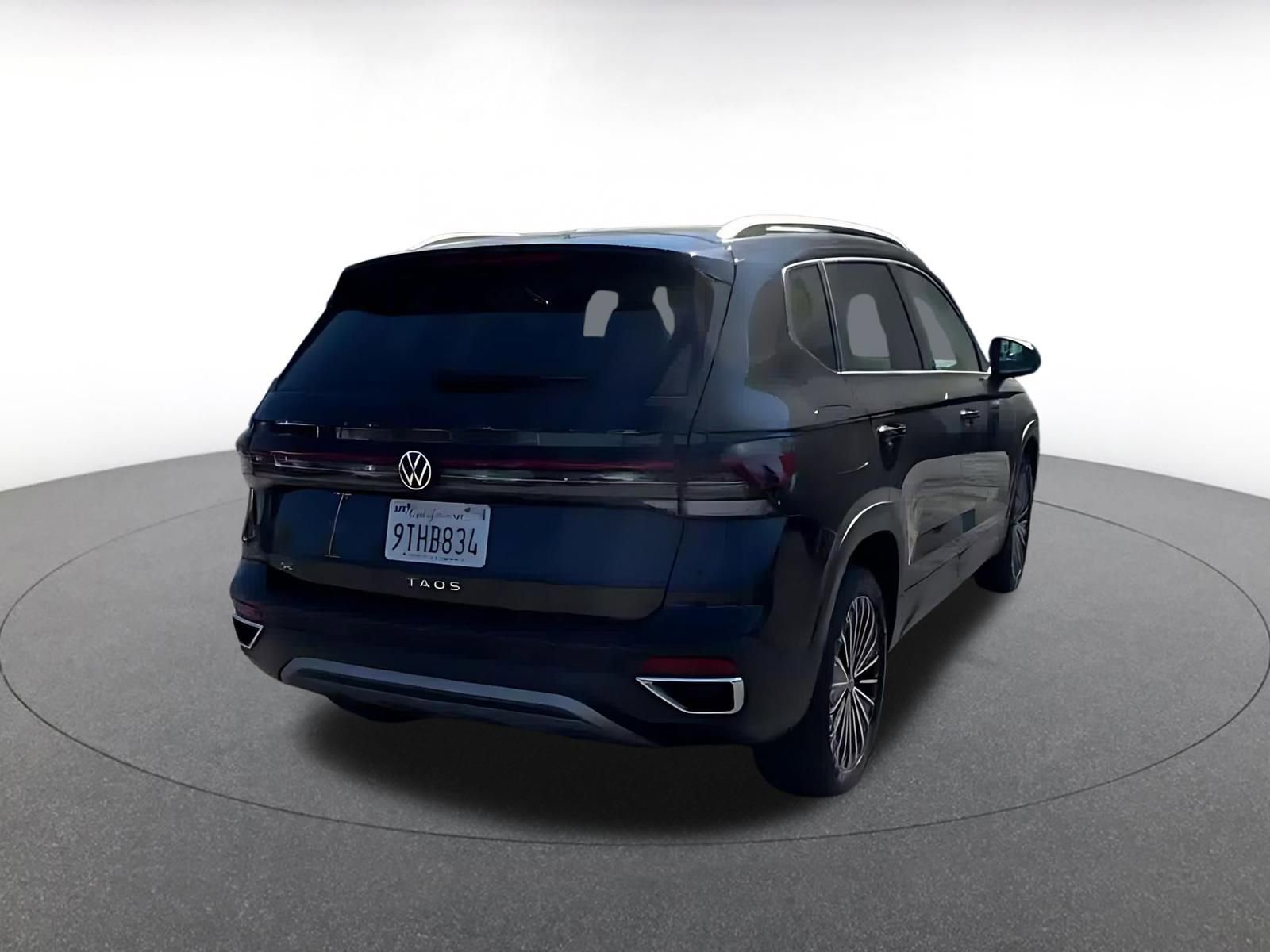 Used 2025 Volkswagen Taos SE image 15