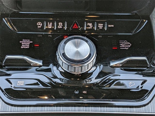 New 2024 Jeep Wagoneer L Series III w/ Premium Group I image 16