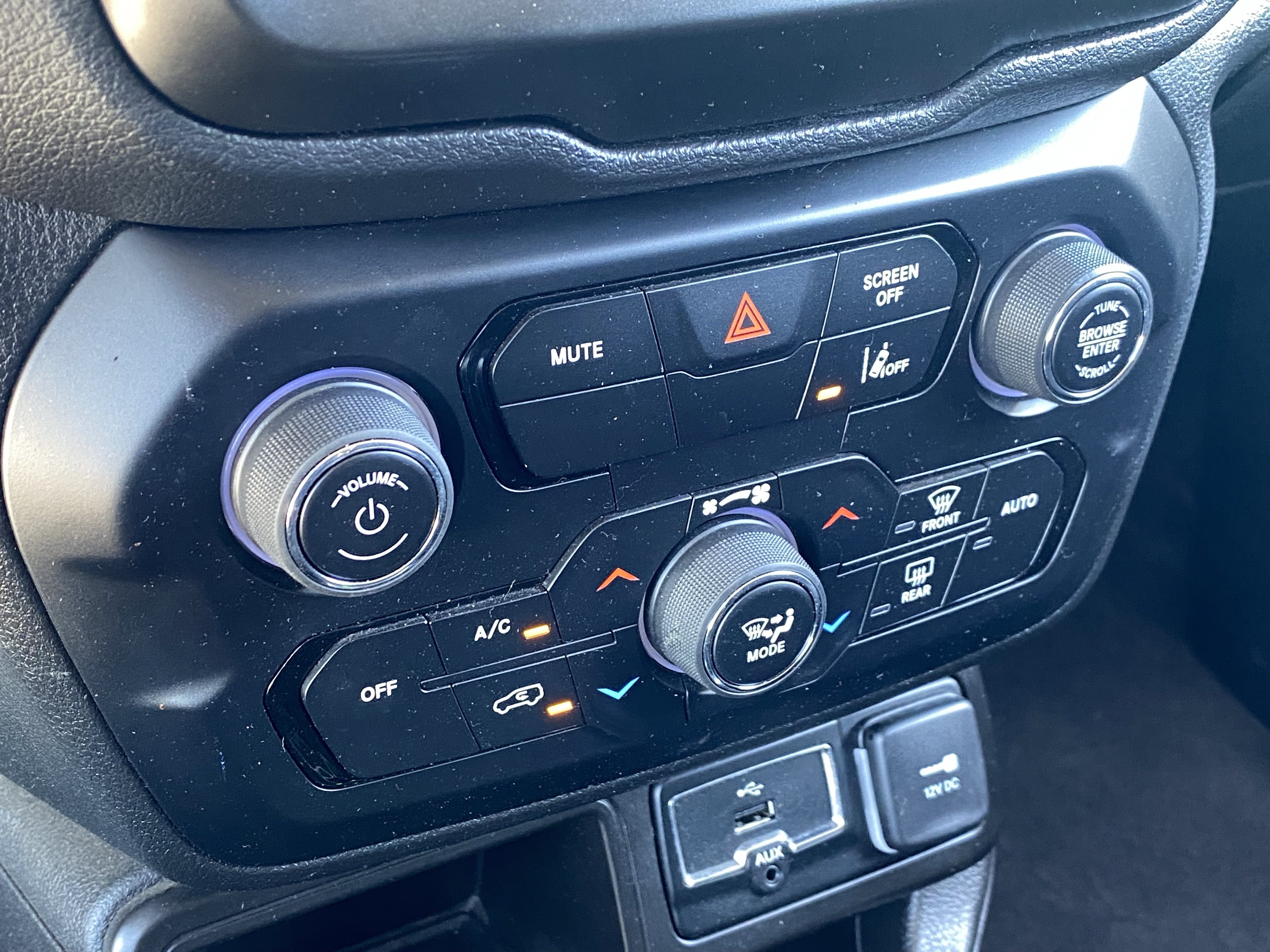 Used 2021 Jeep Renegade Latitude FWD image 24
