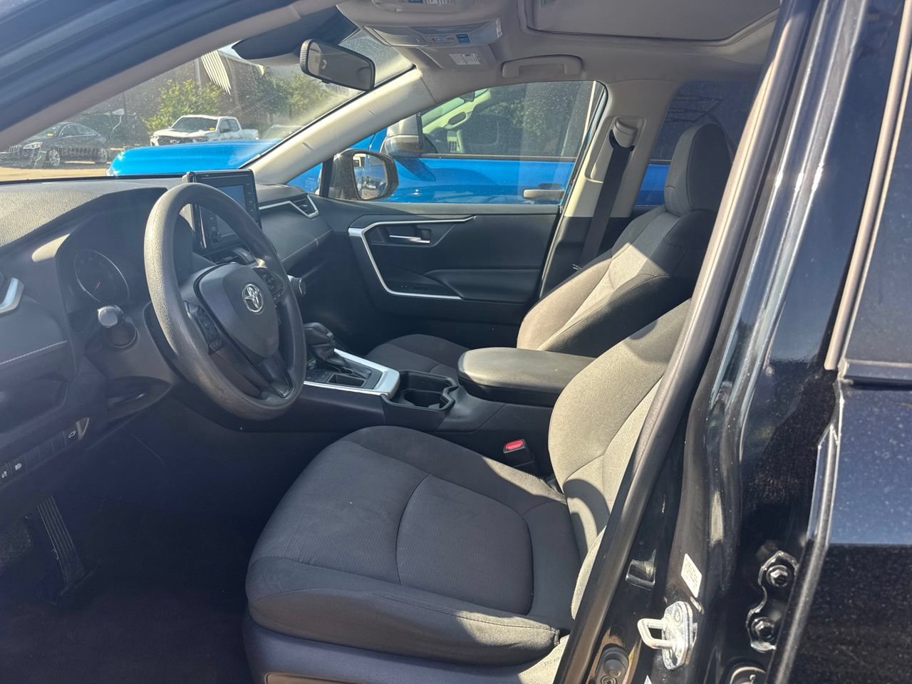 Used 2019 Toyota RAV4 XLE w/ Convenience Package FWD image 7