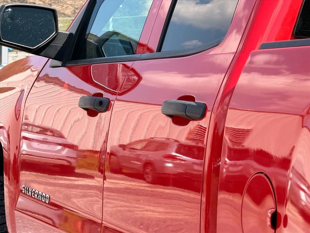 Used 2017 Chevrolet Silverado 1500 Custom w/ Custom Convenience Package AWD/4WD image 27