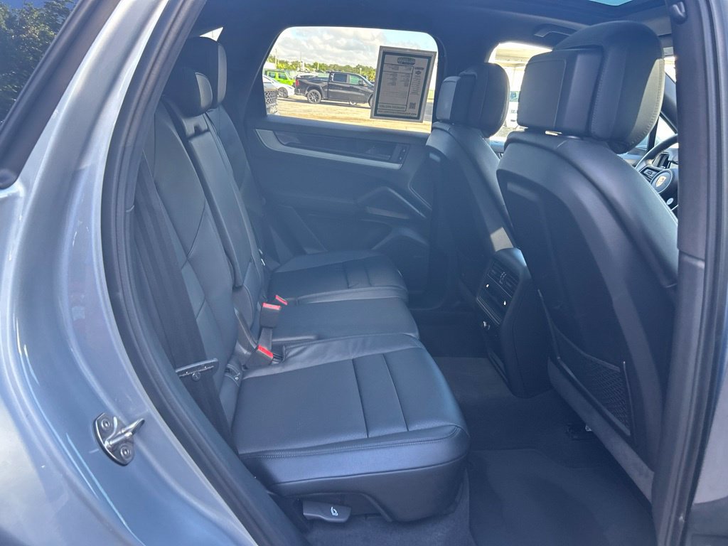 Used 2025 Porsche Cayenne AWD/4WD image 28