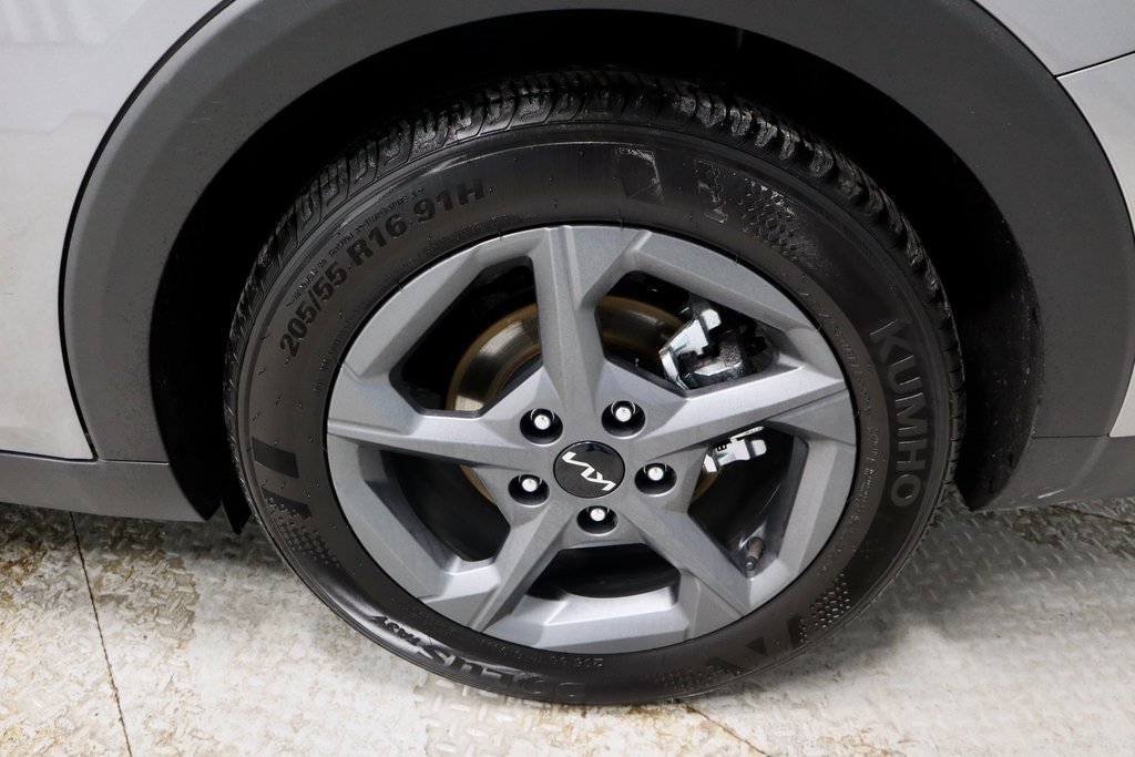 Used 2025 Kia K4 LXS image 18