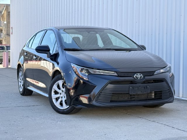 Used 2024 Toyota Corolla LE FWD image 2