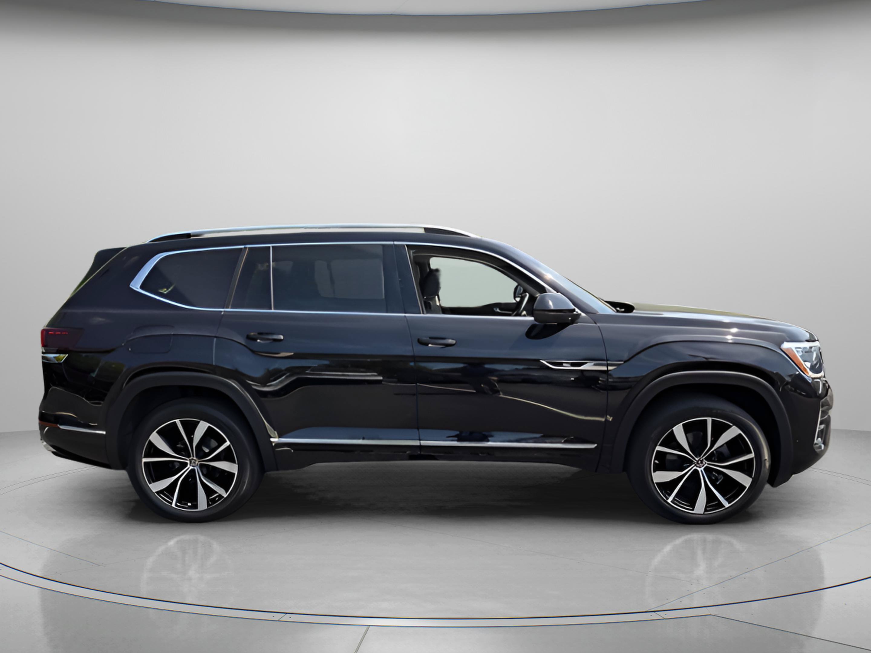 Used 2025 Volkswagen Atlas SEL Premium R-Line AWD/4WD image 6