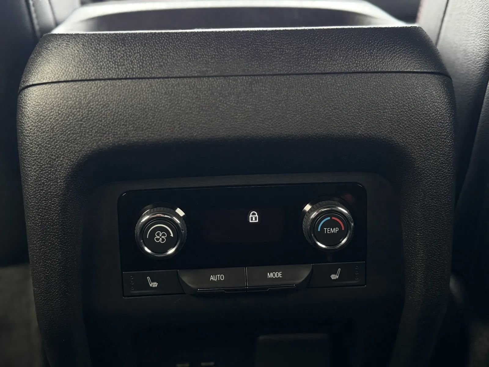 Used 2024 Chevrolet Traverse RS image 46