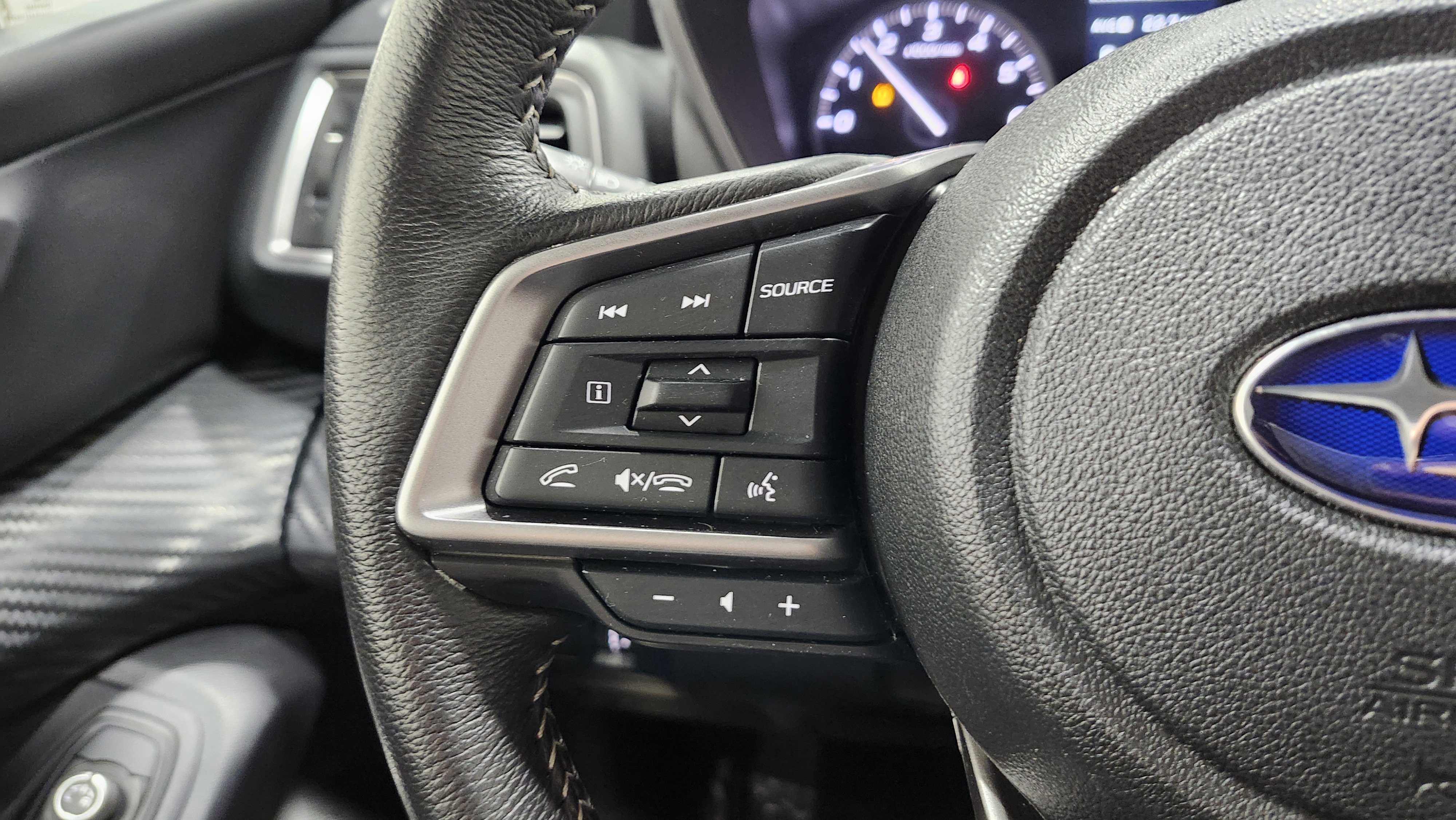 Used 2025 Subaru Ascent Premium image 36