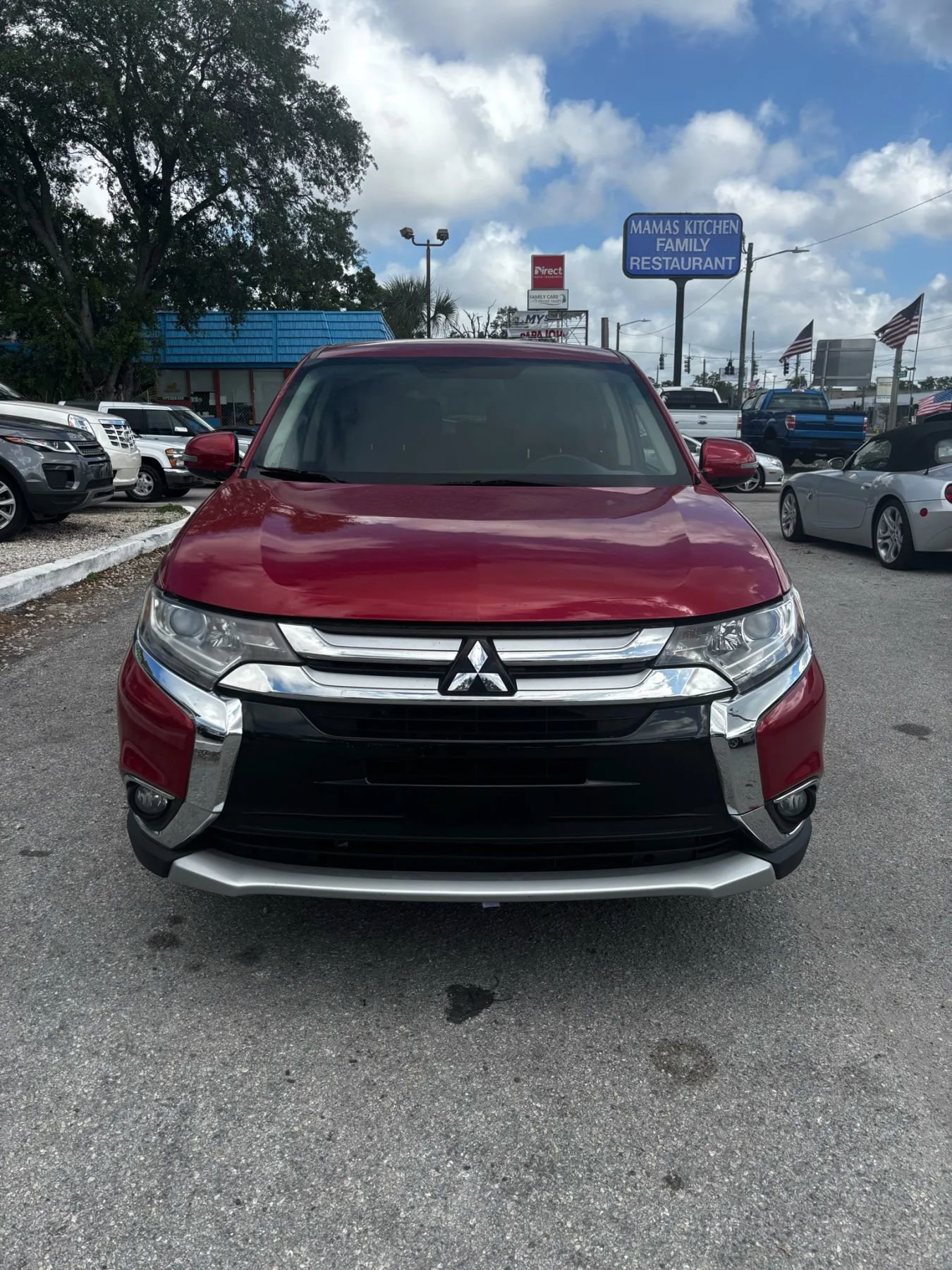 Used 2016 Mitsubishi Outlander SE image 2