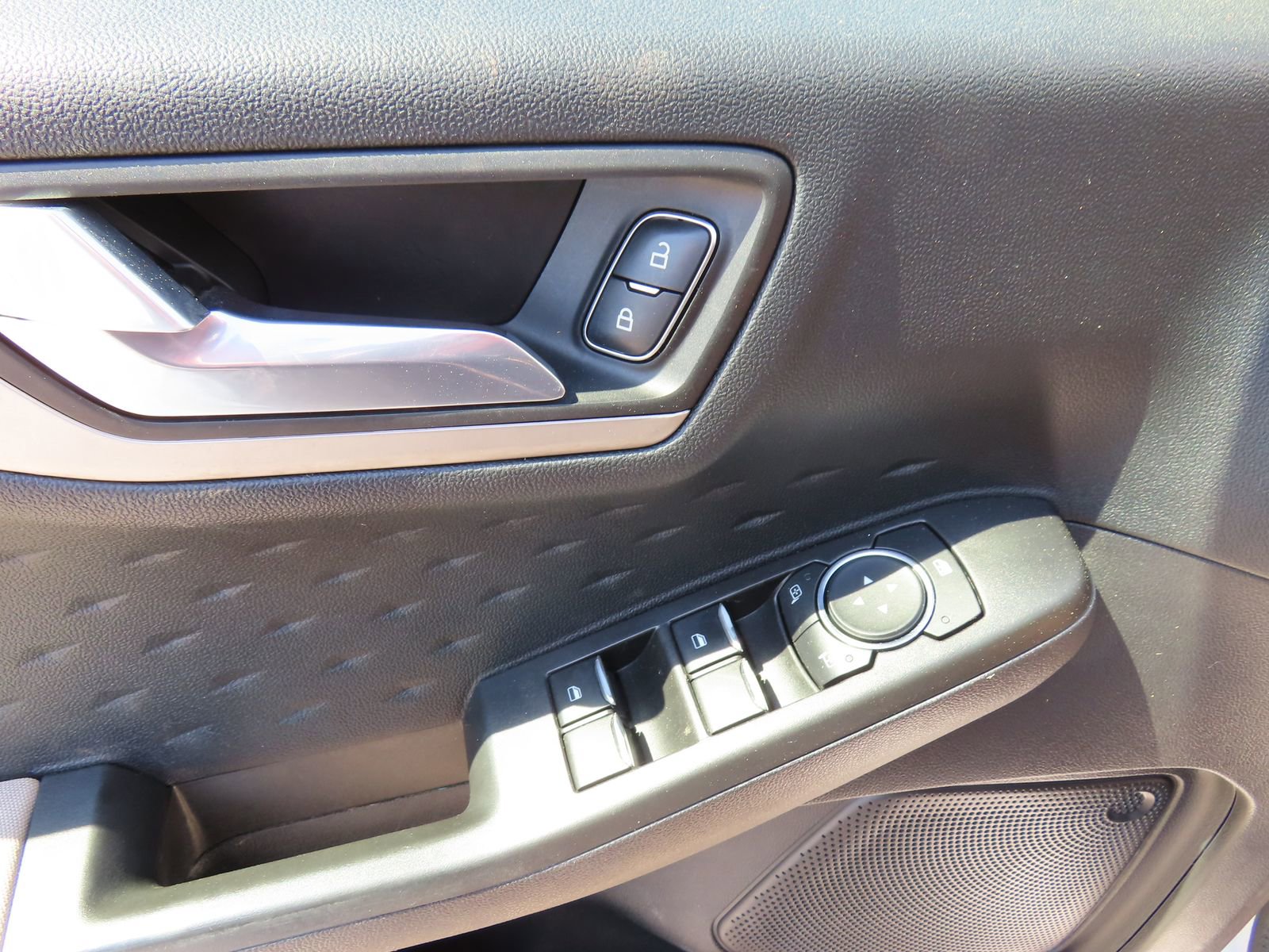 Used 2020 Ford Escape SE Sport image 13