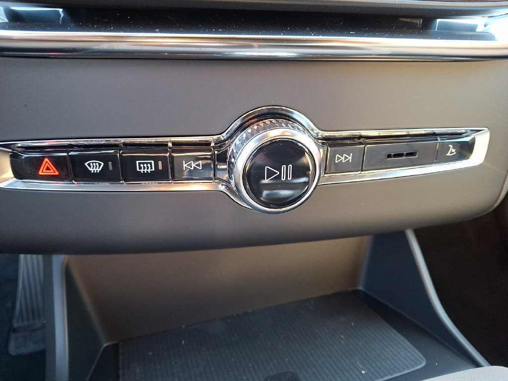 New 2027 Volvo XC90 B6 Plus AWD/4WD image 13