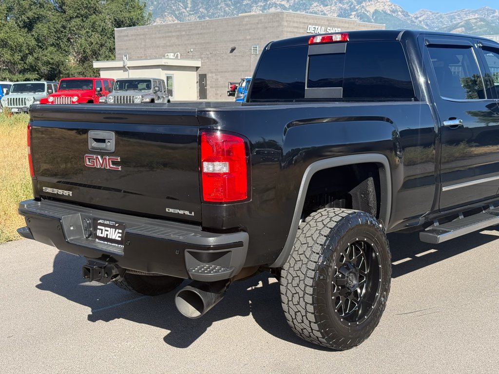 Used 2018 GMC Sierra 3500 Denali w/ Suspension Package, Off-Road AWD/4WD image 10