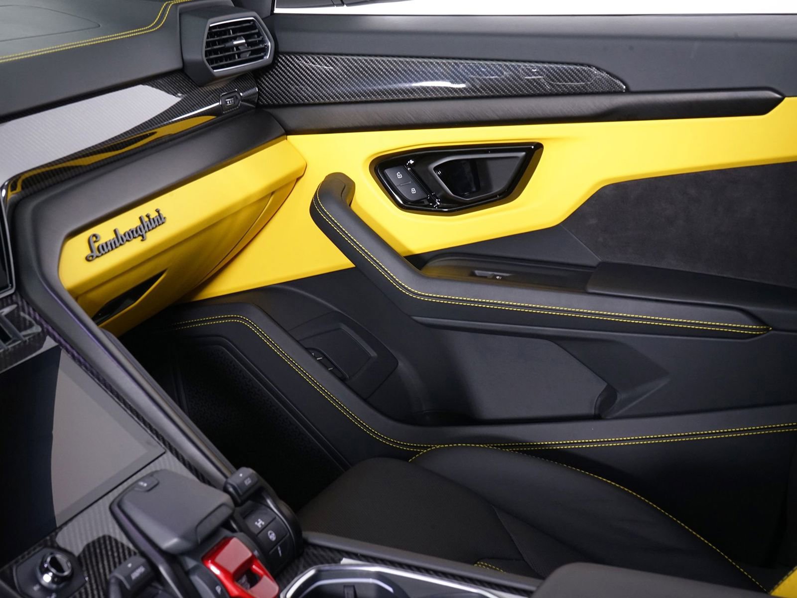 Used 2024 Lamborghini Urus S image 23