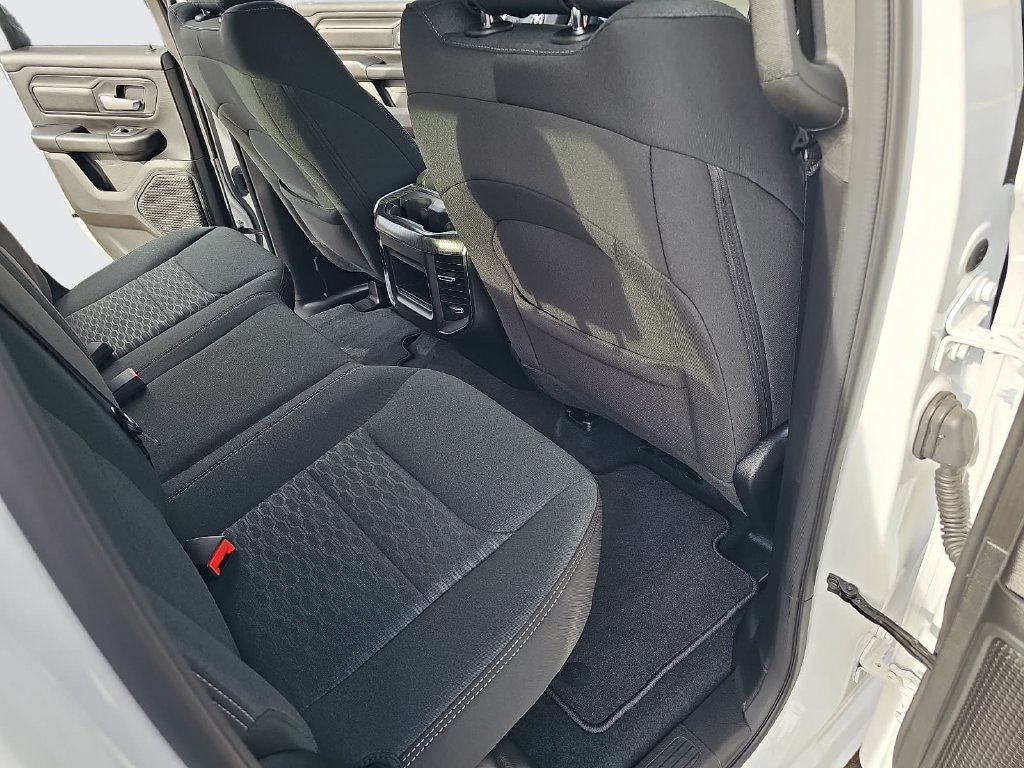 New 2026 RAM 1500 Express AWD/4WD image 11