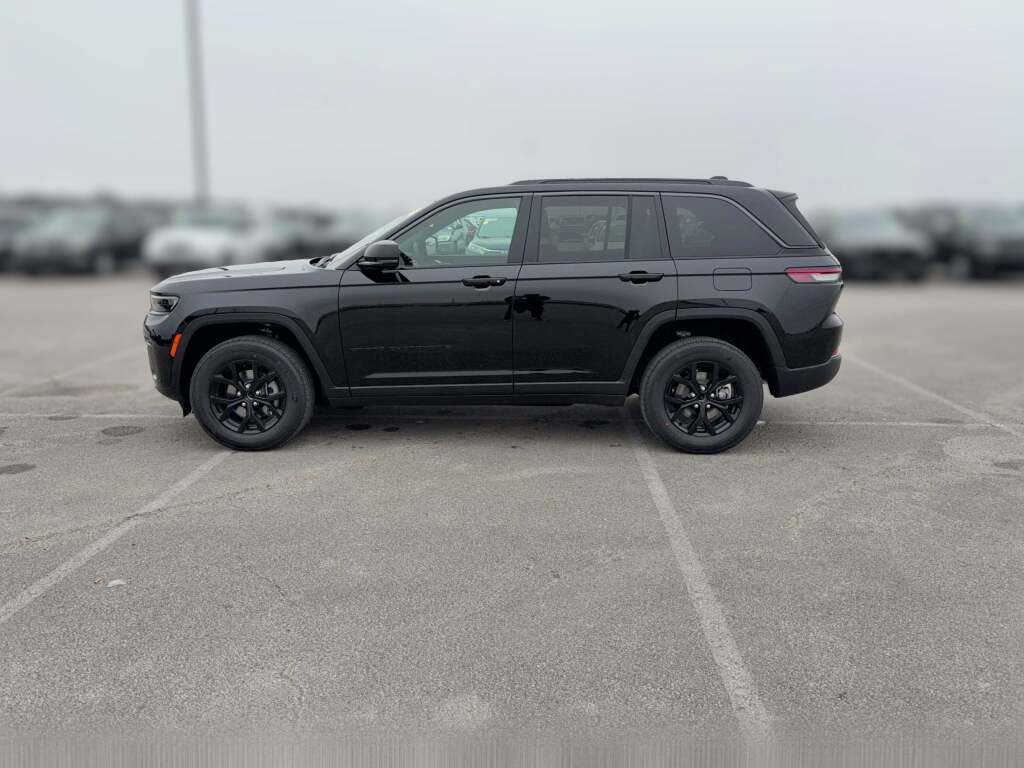 New 2026 Jeep Grand Cherokee Altitude image 6