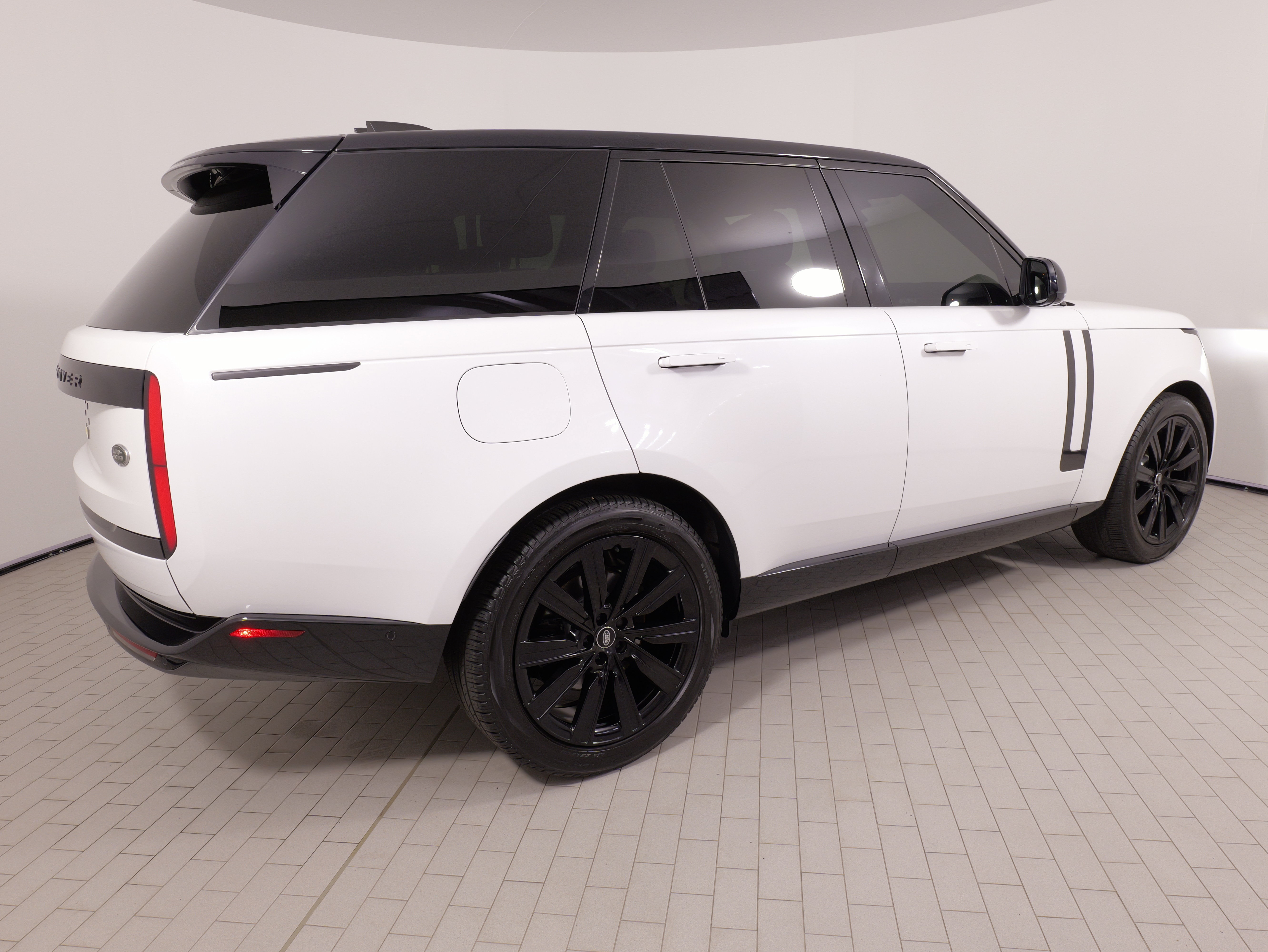 Used 2023 Land Rover Range Rover SE AWD/4WD image 13