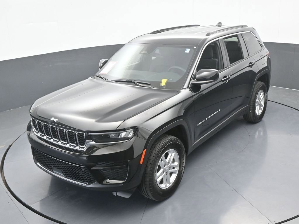 Used 2025 Jeep Grand Cherokee Laredo image 47