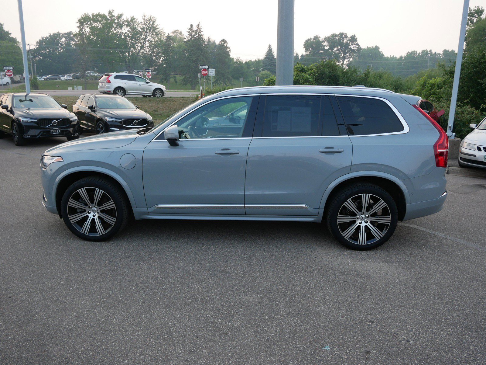Certified 2025 Volvo XC90 T8 Plus w/ Protection Package Premier AWD/4WD image 4