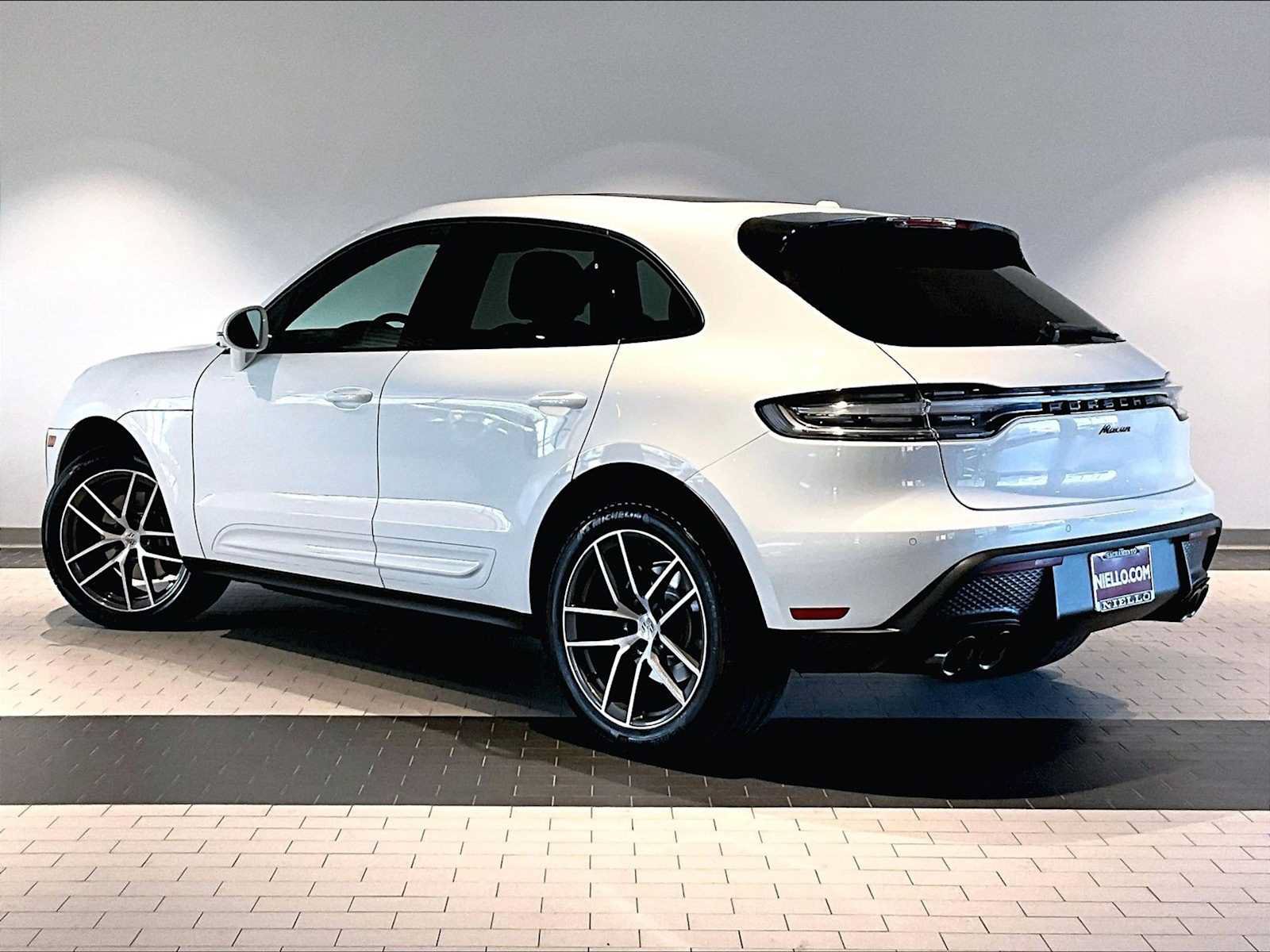 Used 2026 Porsche Macan AWD/4WD image 3