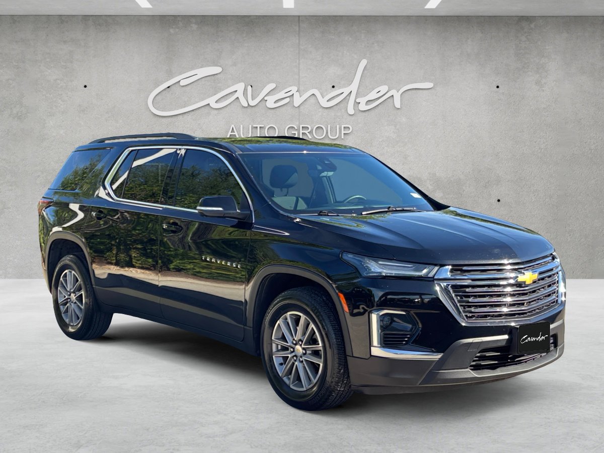 Used 2023 Chevrolet Traverse LT image 2