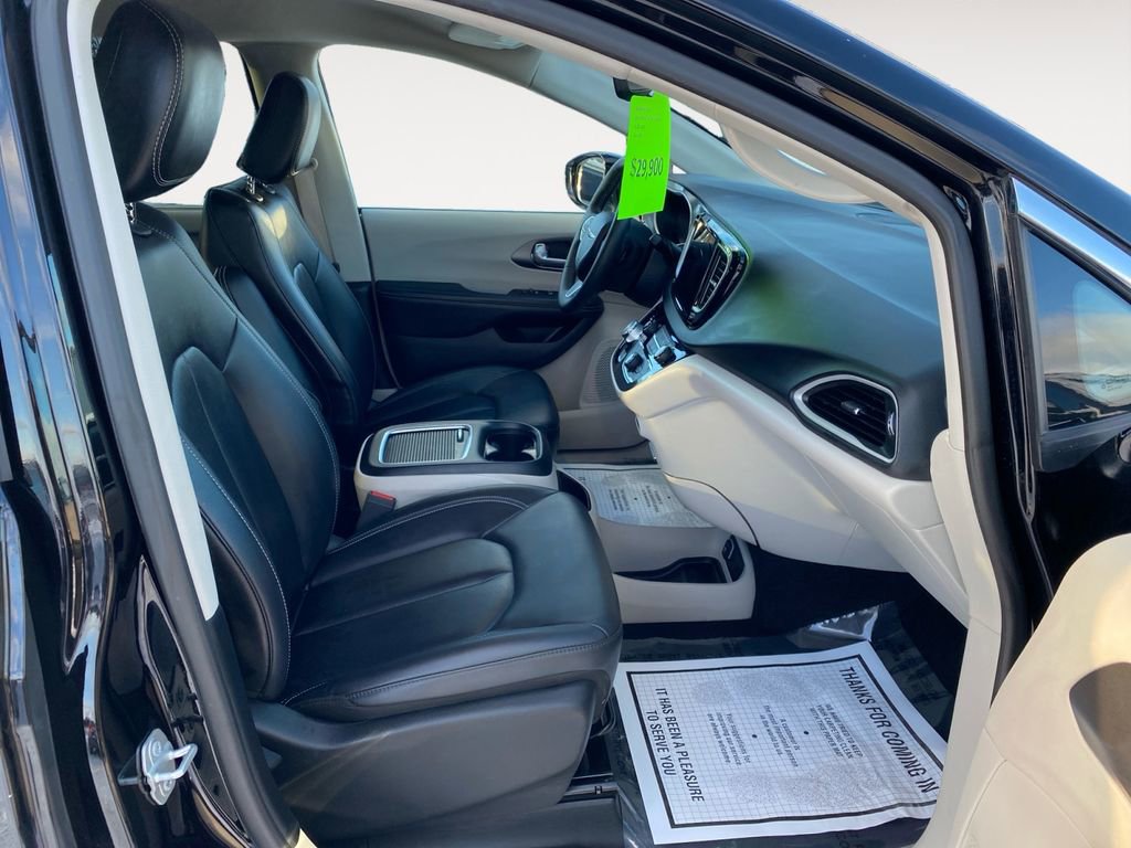 Used 2024 Chrysler Pacifica Touring-L image 15
