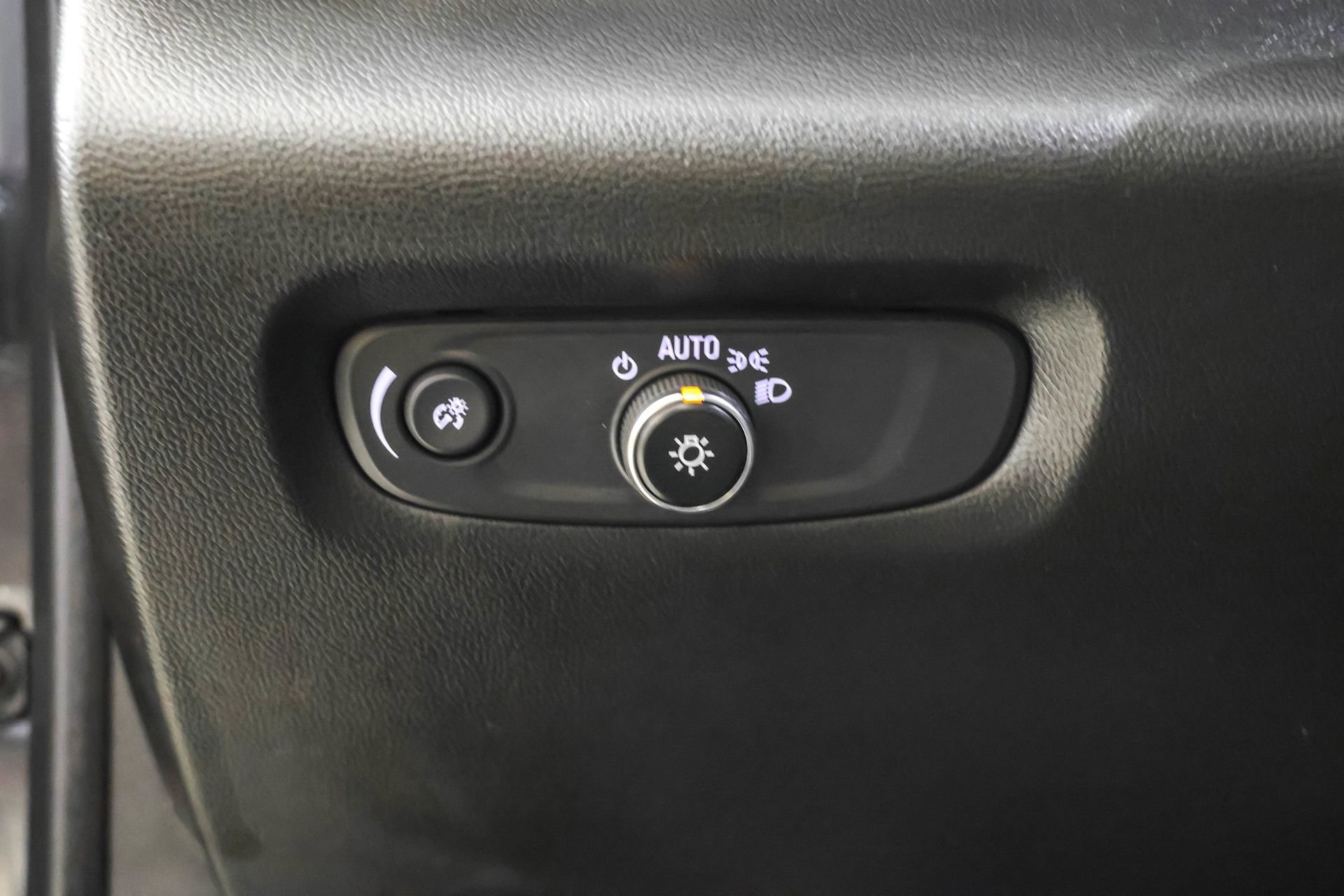 Used 2023 Chevrolet Traverse Premier w/ Redline Edition AWD/4WD image 24