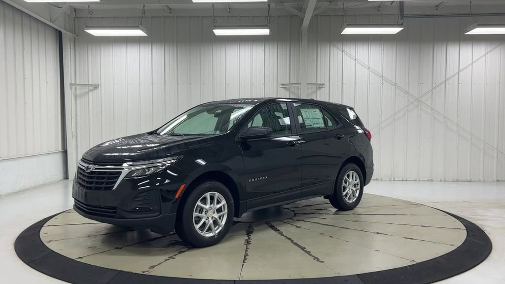 Used 2023 Chevrolet Equinox LS image 4