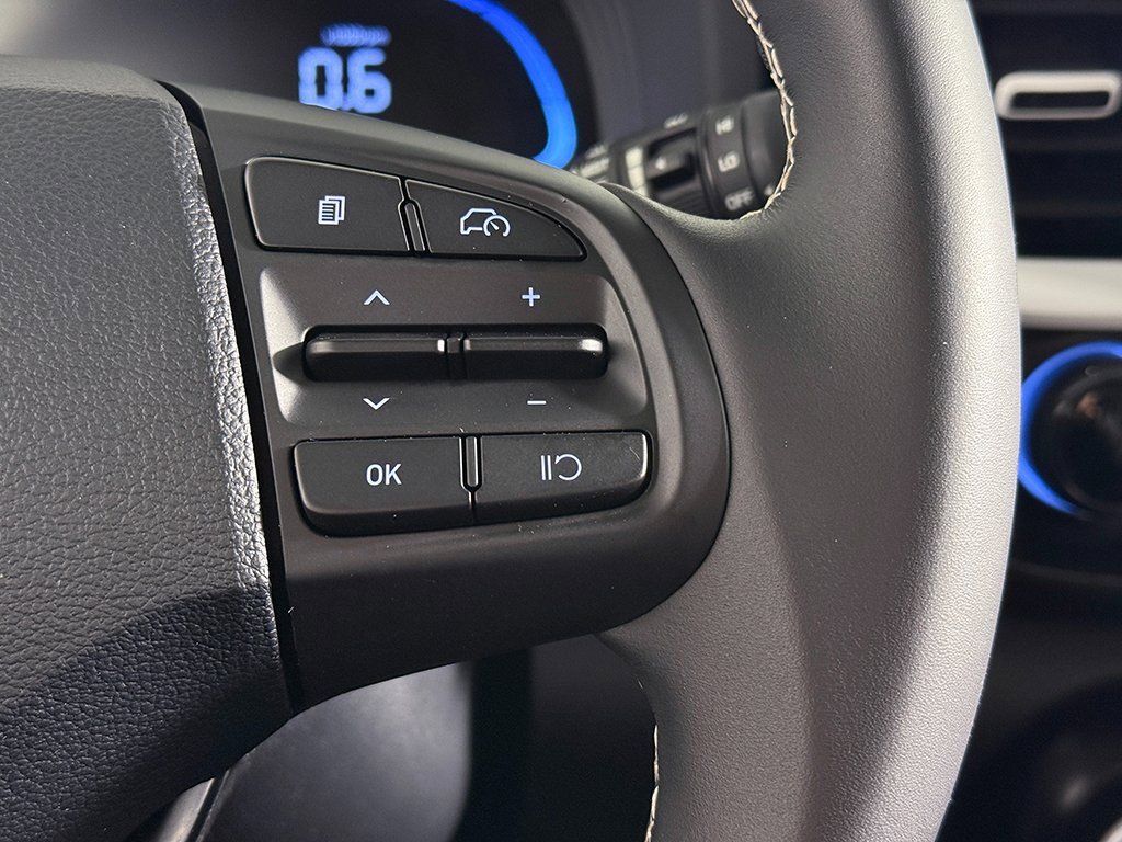 Used 2025 Hyundai Venue Limited image 35