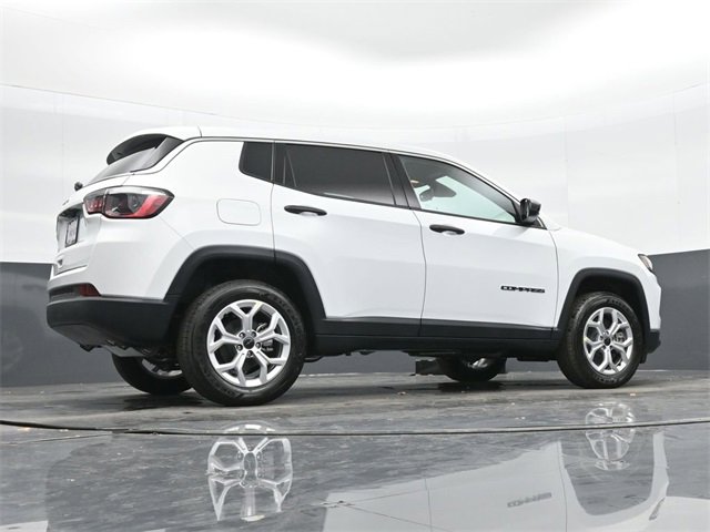Used 2025 Jeep Compass Sport image 38